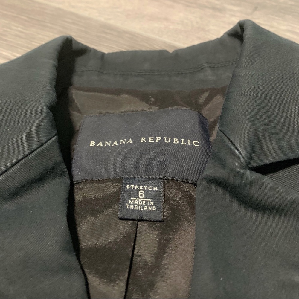 Classic Banana Republic stretch blazer in size 6 - Picture 2 of 3